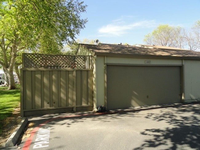 Building Photo - 1089 Ribisi Cir