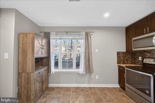 Building Photo - 16294 Taconic Cir