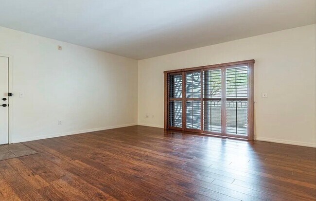 Building Photo - 8250 N Grand Canyon Dr