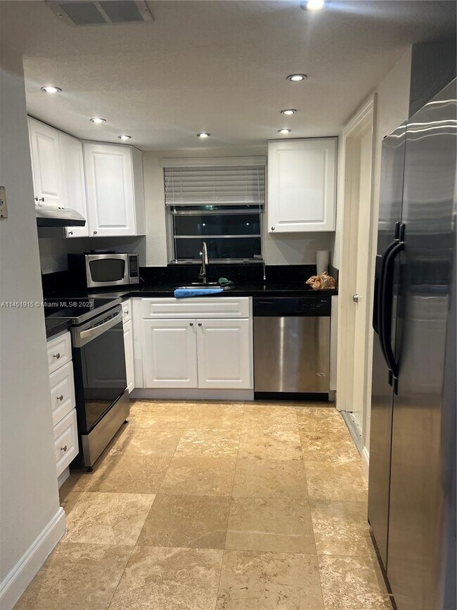 Foto del edificio - 7660 SW 82nd St
