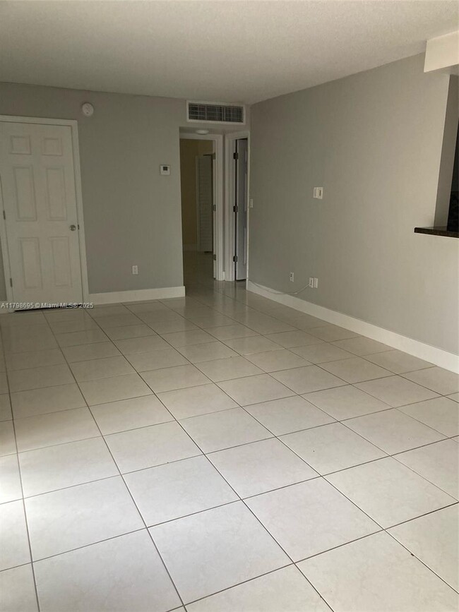 Foto del edificio - 4620 NW 79th Ave