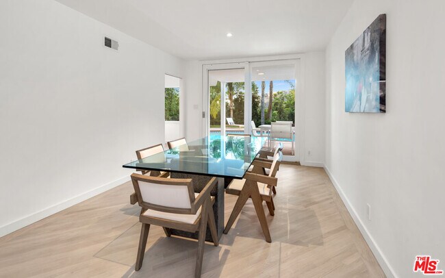 Foto del edificio - 1811 Rising Glen Rd