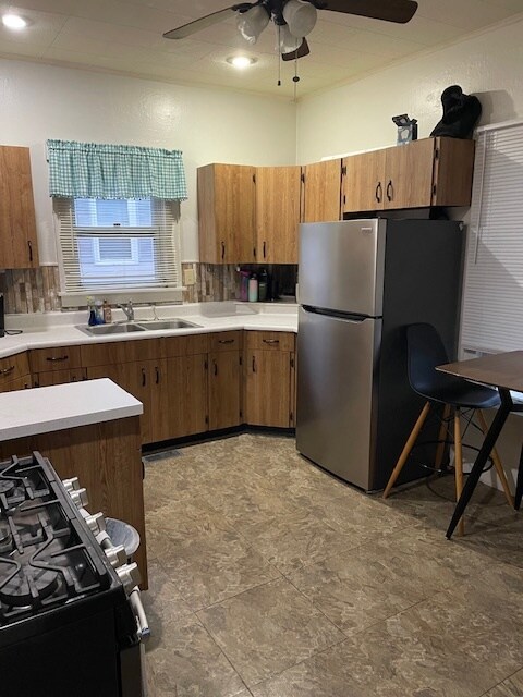 Refrigerador - 4 Hickory St