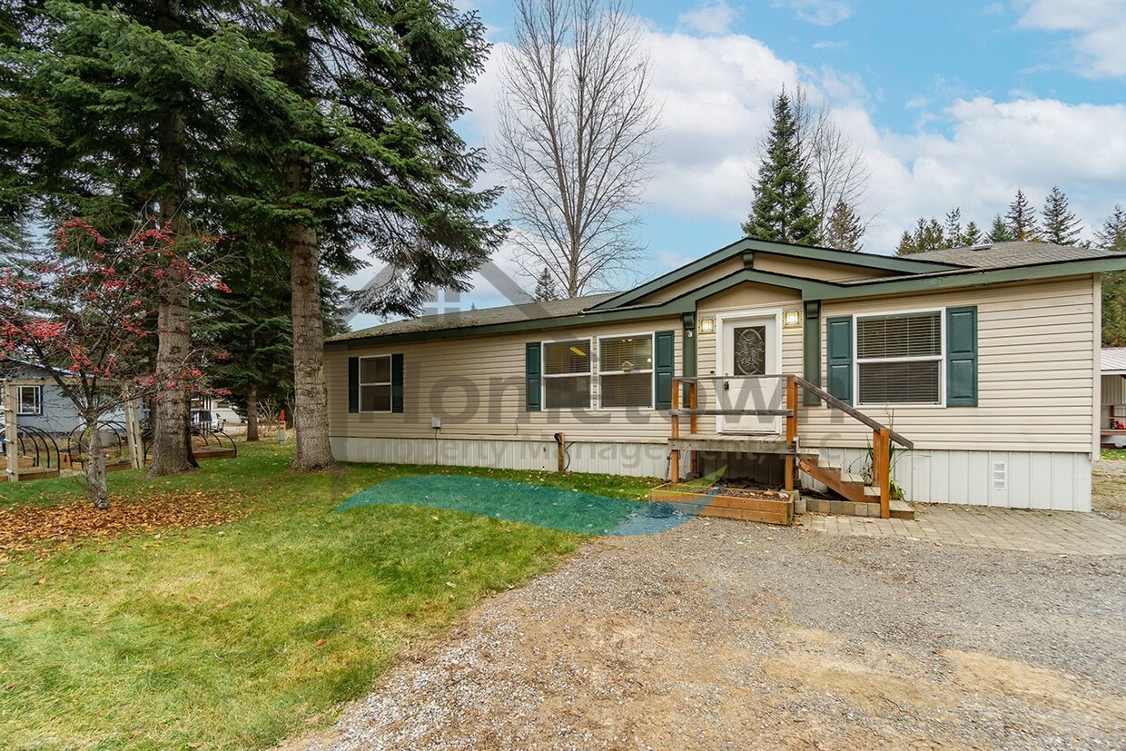 Primary Photo - 3 Bedroom 2 Bathroom Home with Off-Street ...