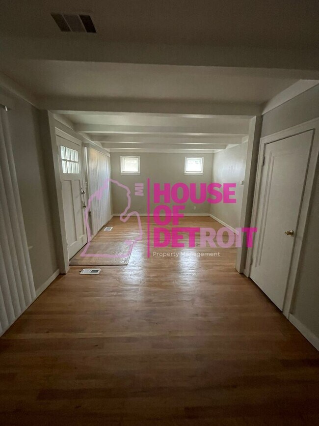 Building Photo - 3 BEDROOM | 1 BATH | FREE PRE SCREEN