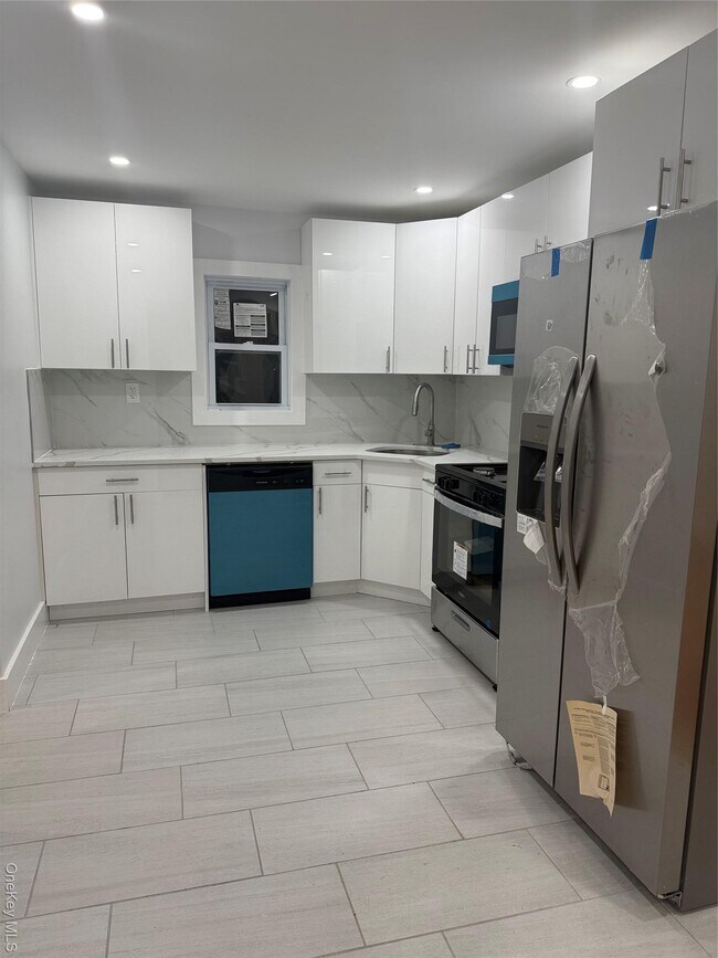 Building Photo - 120-60 200th St