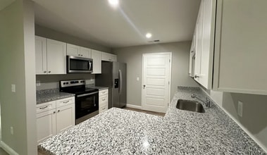 Building Photo - 907 Linden St