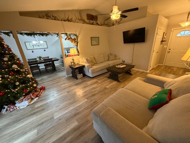 Foto del edificio - 1740 Peregrine Dr