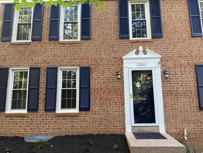Building Photo - 2360 Albot Rd