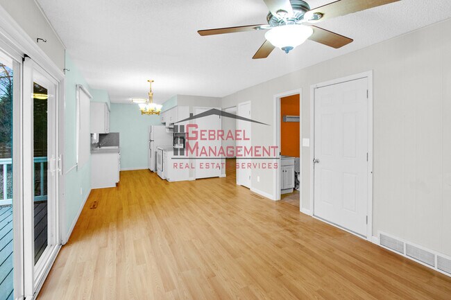 Building Photo - 522 Sun Manor Dr