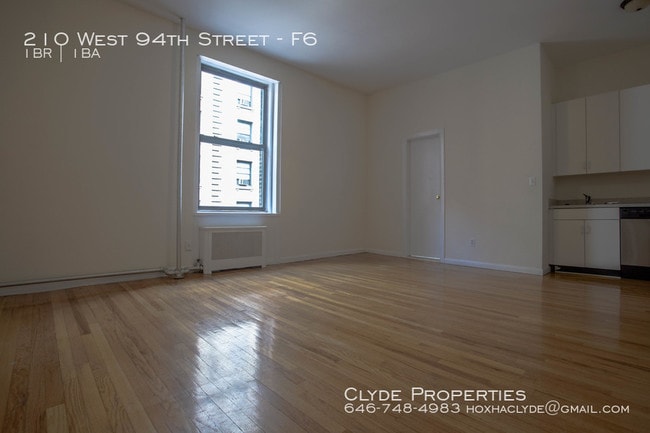 Building Photo - 210 W 94th St