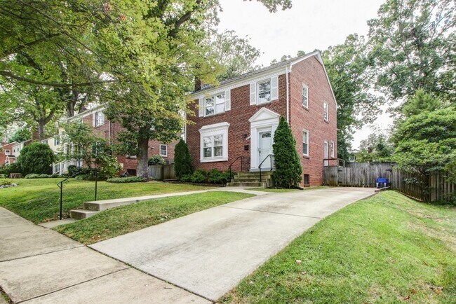 Building Photo - Classic 4 Bedroom, 1.5 Bathroom Colonial i...