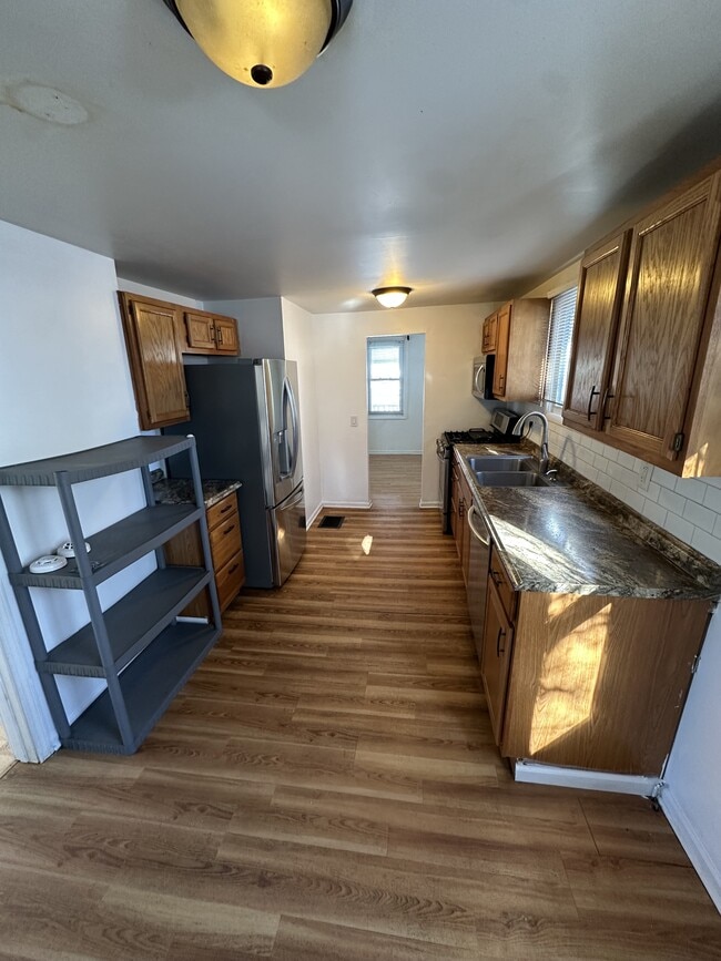 Photo - 215 Dunlap St House