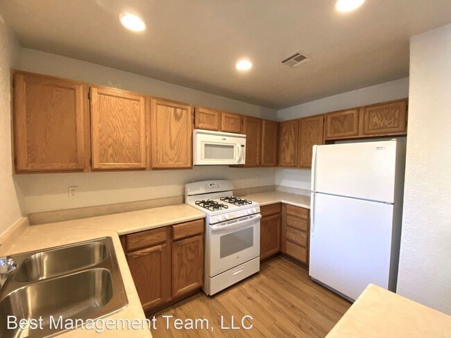 Building Photo - 2 br, 1 bath House - 5050 S. Rainbow #203