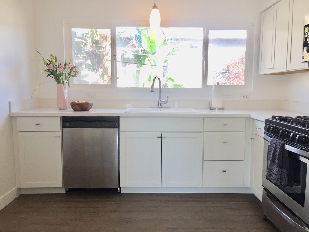 bright, new kitchen - 110 S Grand Oaks Ave (Pasadena, CA)