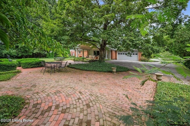 Building Photo - 2102 Northfield Dr