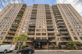 Building Photo - 201 St Pauls Ave
