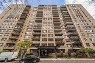 Building Photo - 201 St Pauls Ave