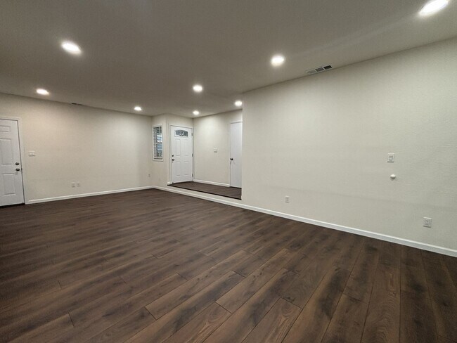 Foto del edificio - Charming 3 Bedroom, 2 Bathroom Home for rent in Newark