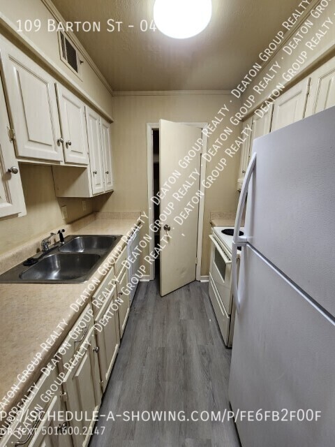 Building Photo - 109 Barton St