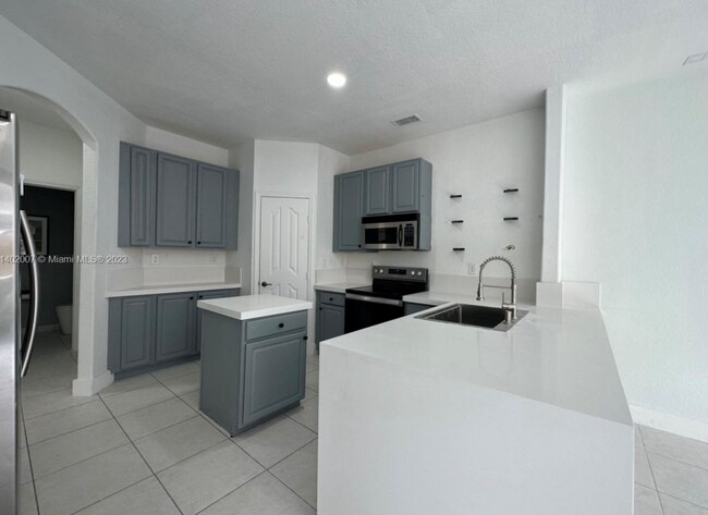 Building Photo - 8042 NW 114th Pl