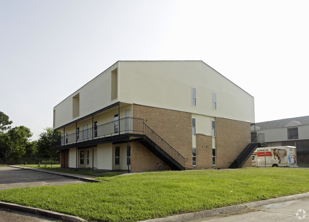 Primary Photo - Jefferson Place Apartments