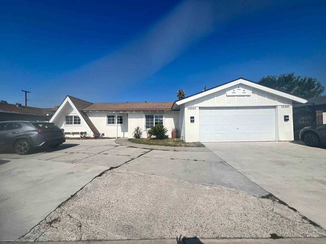 Foto principal - 12541 West St