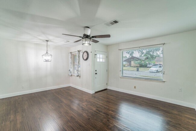 Foto del edificio - New Listing in southland Terrace Addition