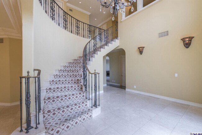 Building Photo - 3609 Viewcrest Dr