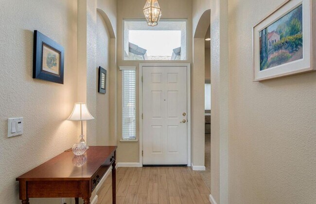 Building Photo - Beautiful 4/2 with 3 car garage!