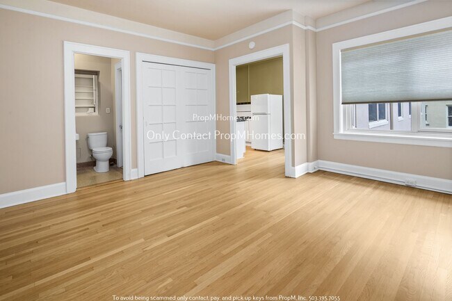 Building Photo - Classic Nob Hill Studio with Courtyard + G...