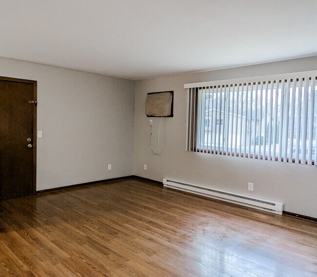 Building Photo - 5160 Seaton Hall Dr