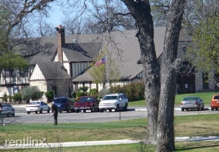 Foto del edificio - 2519 Broadway St