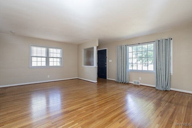 Foto del edificio - 2470 Eggert Rd