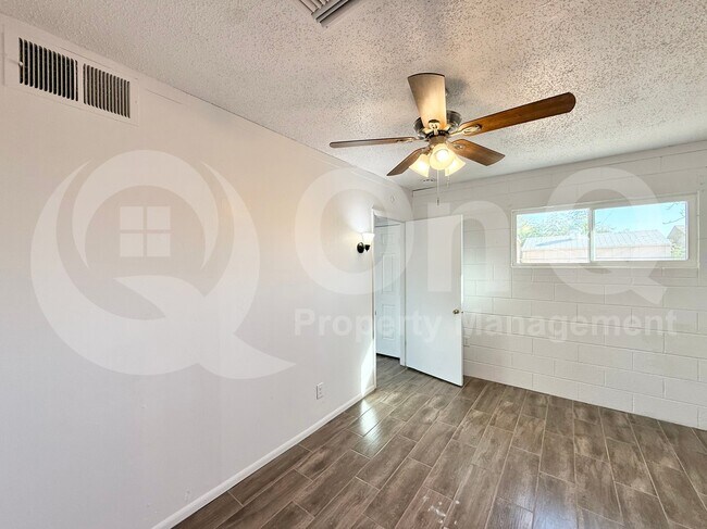Foto del edificio - 16 1/2 South 81st Street