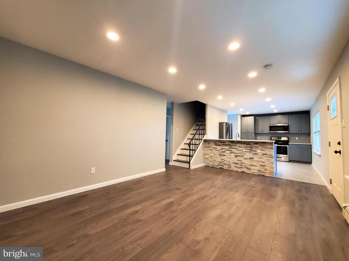 Primary Photo - 2850 Normandy Dr