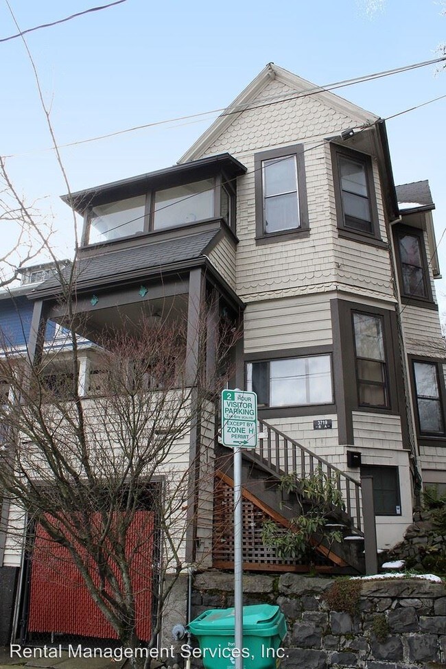 Building Photo - 3719 SW Hood Ave