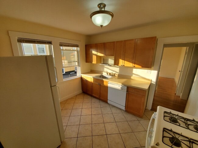 Building Photo - 282 Highland Ave