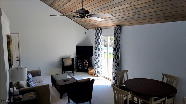 Foto del edificio - 140 Estrellita Dr