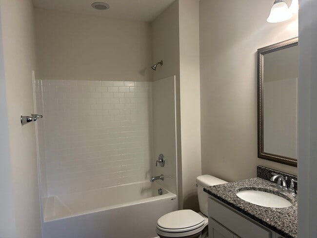 Building Photo - Modern 3BR/3BA Single-Level Townhome in Trolley Run – Like New!