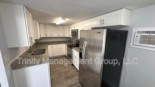 Building Photo - 2021 Pleasure Dr