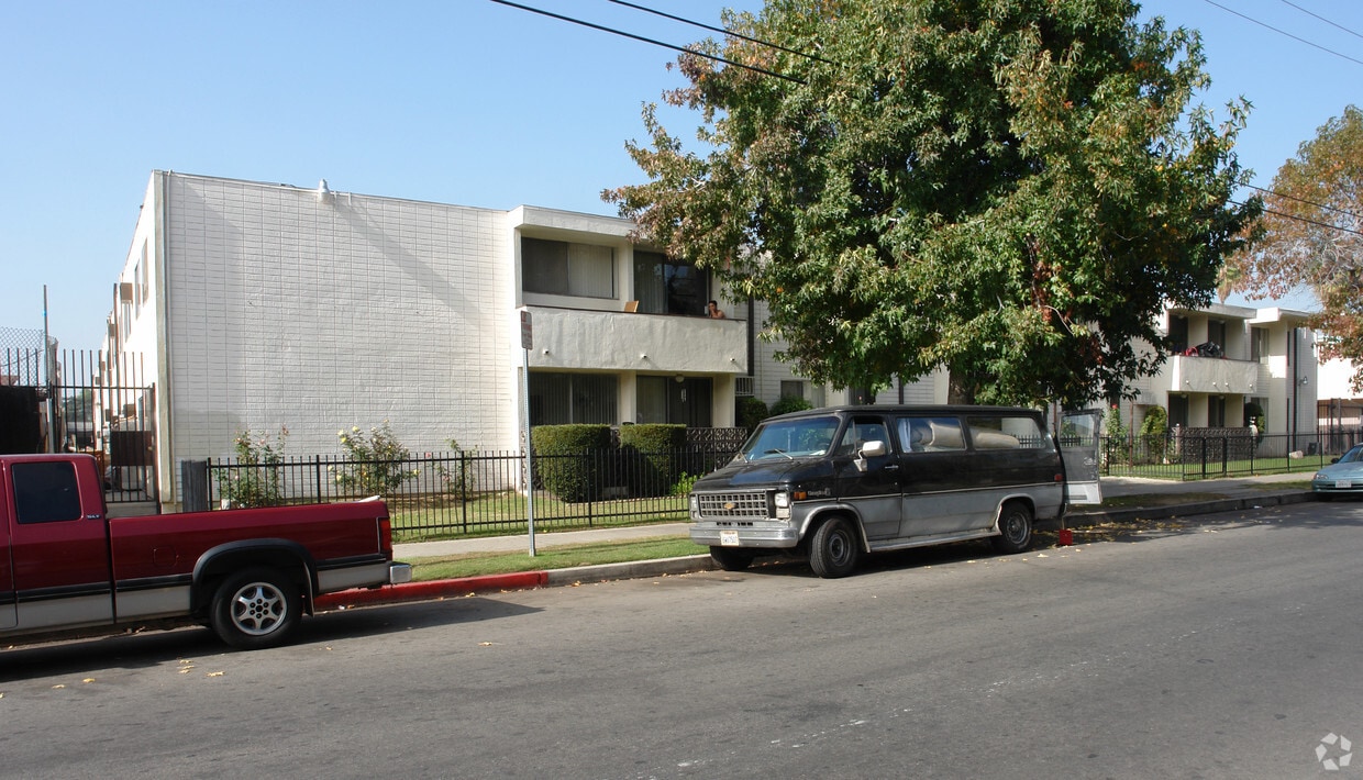 Building Photo - 9027 Tobias Ave