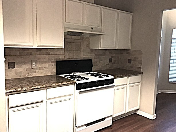 Foto del edificio - 15515 Elm Leaf Pl