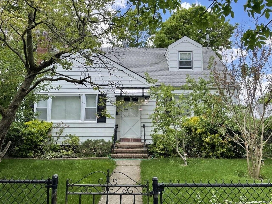 Primary Photo - 74 Lehrer Ave