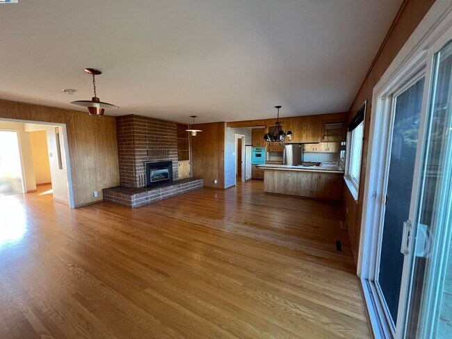Foto del edificio - 2755 Pineridge Rd