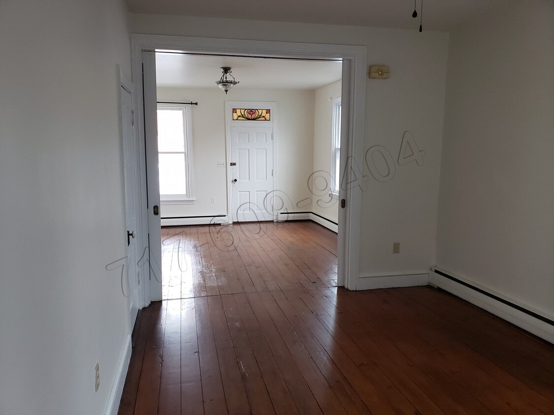 Primary Photo - 116 E Main St