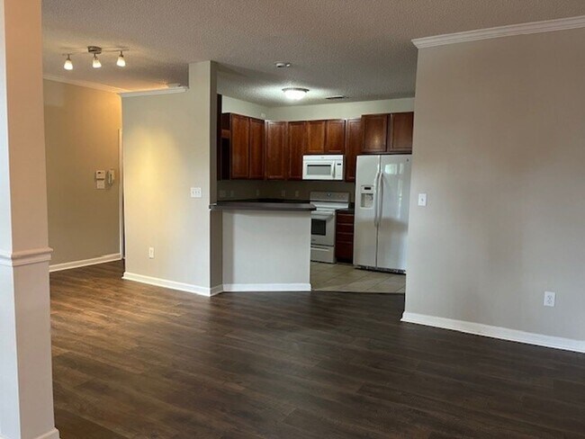 Building Photo - Spacious 2 bedroom 2 bath available now!