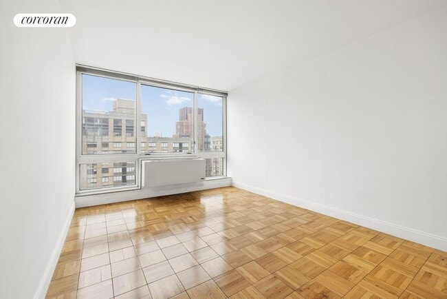 Building Photo - 215 E 96th St