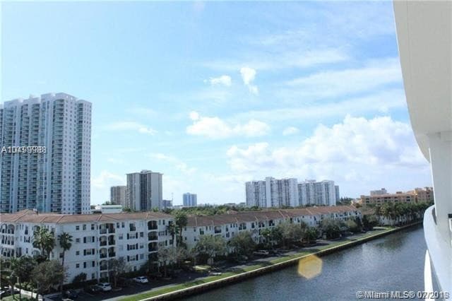 Building Photo - 3300 NE 188TH ST  512