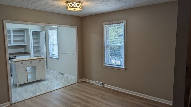 Foto del edificio - 474 Woodview Dr